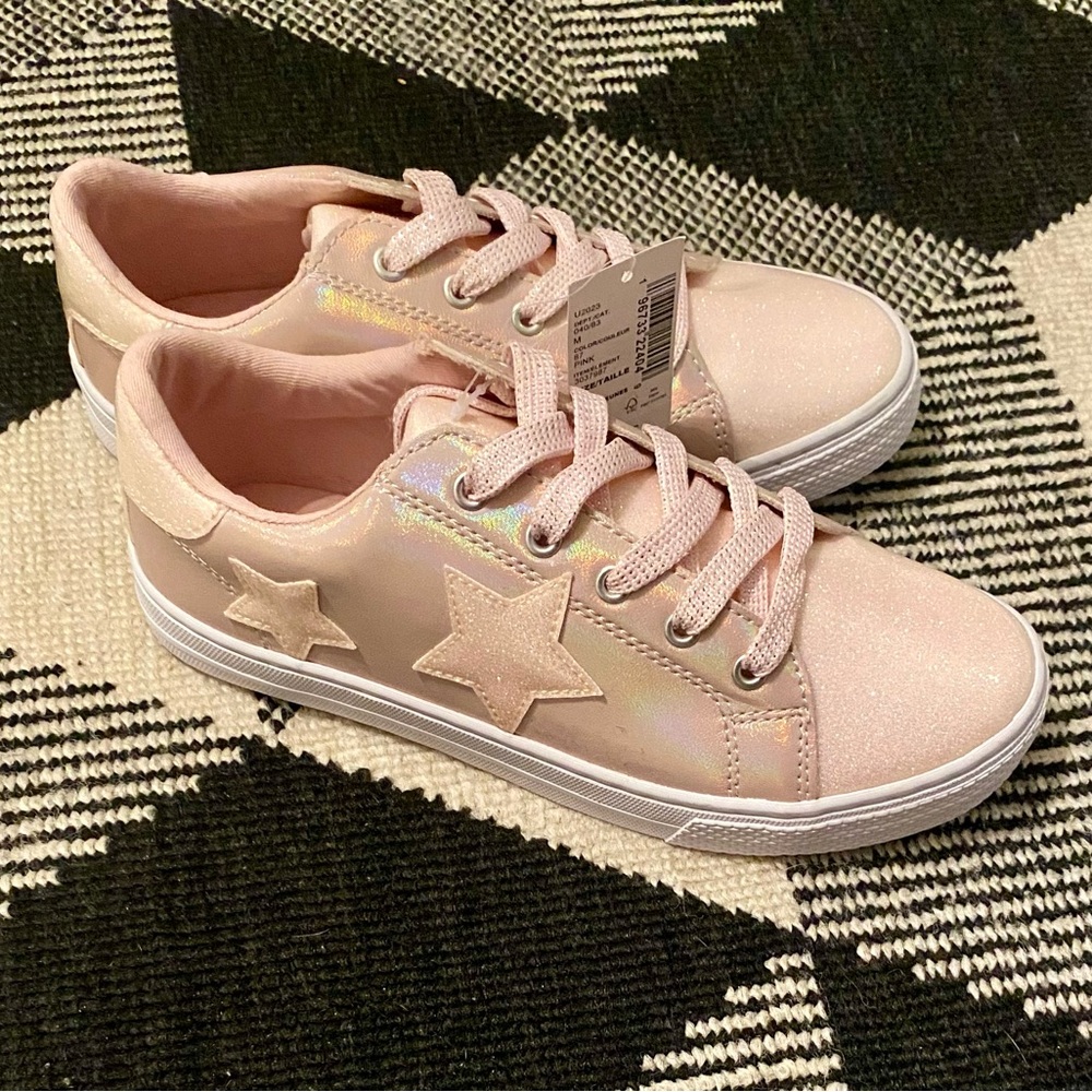 NWT! Youth Sparkly Pink Star Sneakers